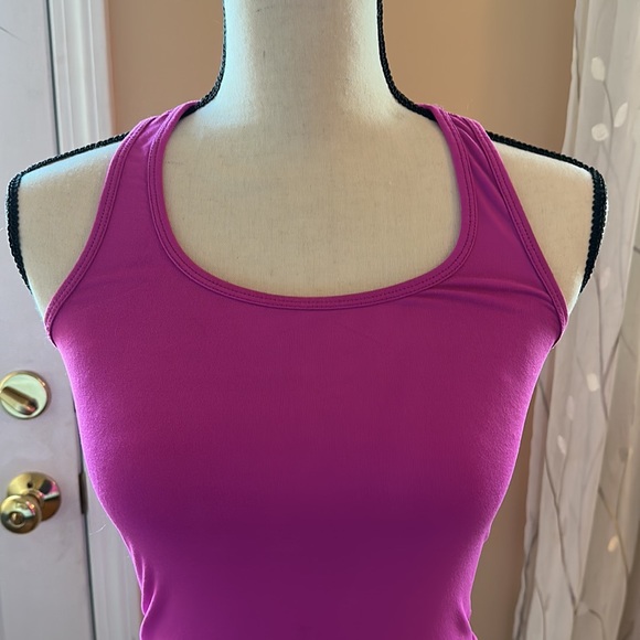 Workout Top - Picture 2 of 3